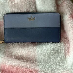 Kate spade wallet, zipper. pouch on outside, lots of space inside! NWOT blue